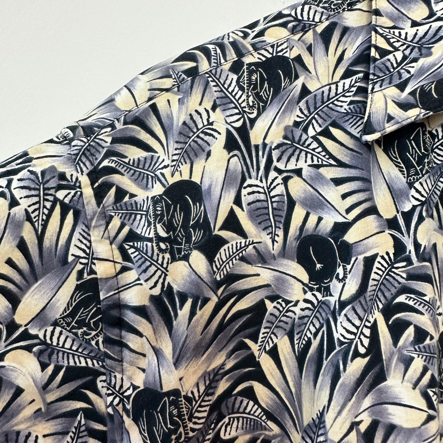 Short Sleeve Button Down Collared Shirt Tropical Print Elephants Cotton Large