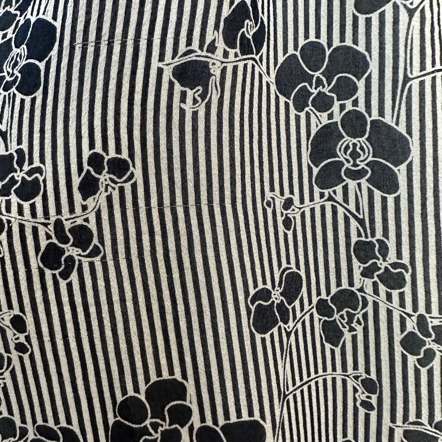 Diane Von Furstenberg Silk Blouse Navy Blue and white Floral Henley 2
