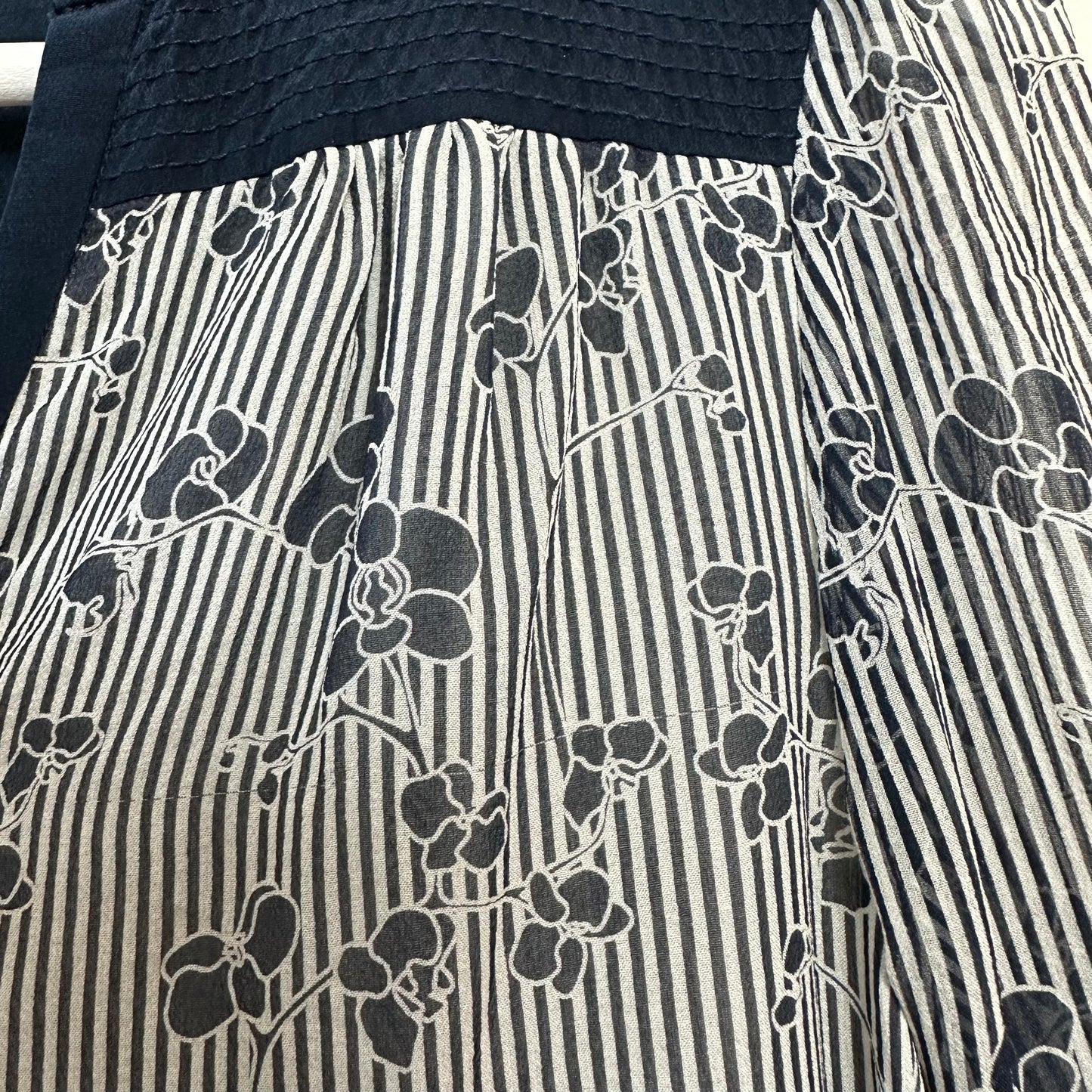 Diane Von Furstenberg Silk Blouse Navy Blue and white Floral Henley 2