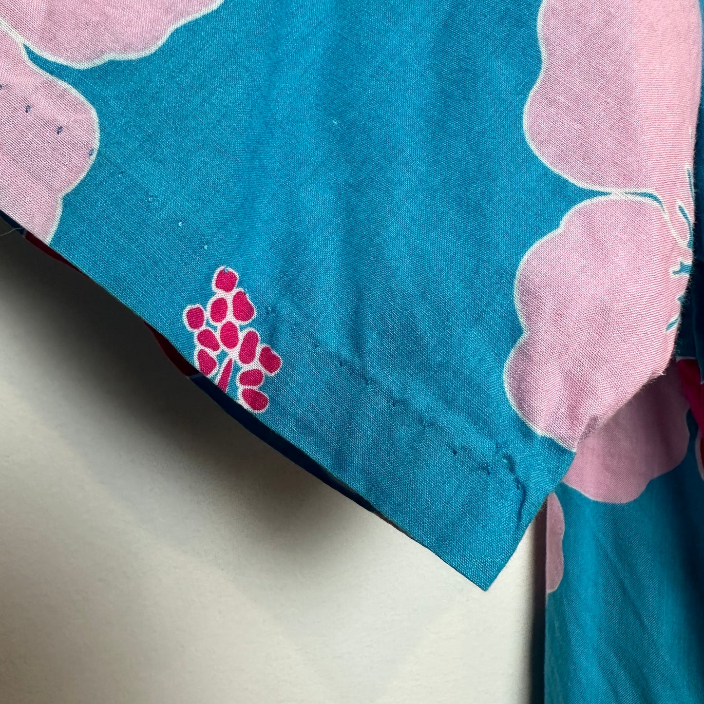 Vintage Resort Line Hawaii Shirt Floral Pink Blue Tropical Short Sleeve Button Up