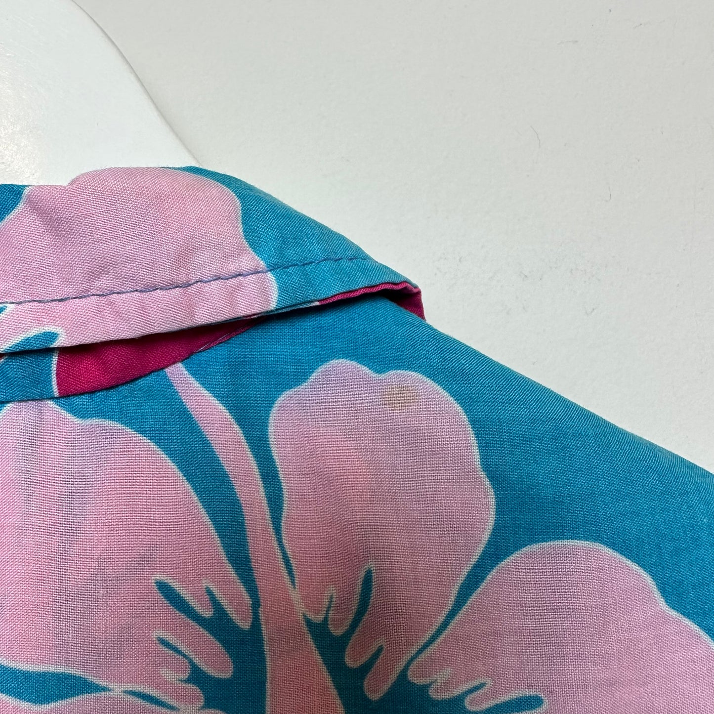 Vintage Resort Line Hawaii Shirt Floral Pink Blue Tropical Short Sleeve Button Up