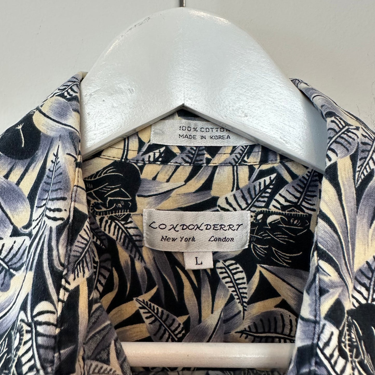 Short Sleeve Button Down Collared Shirt Tropical Print Elephants Cotton Large
