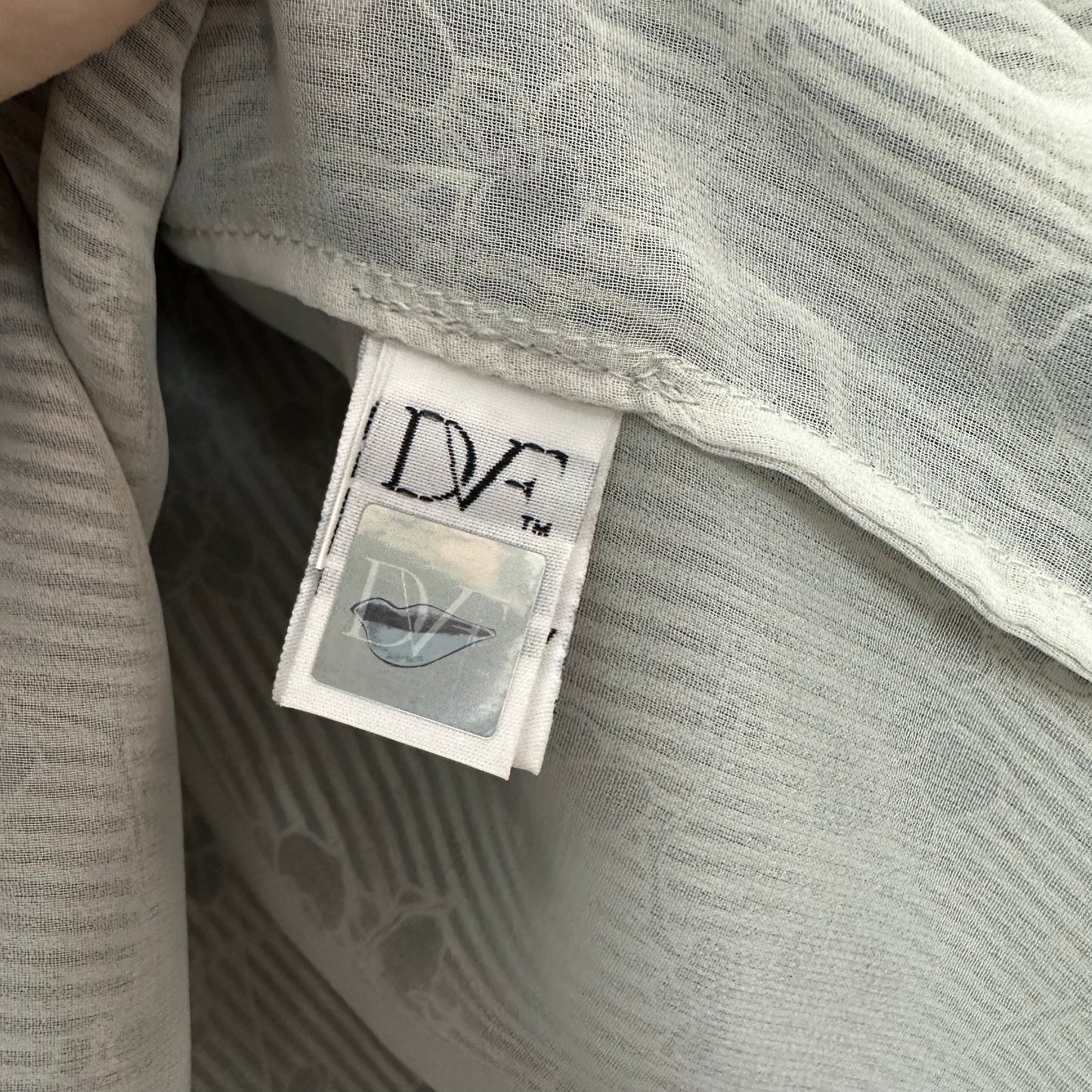 Diane Von Furstenberg Silk Blouse Navy Blue and white Floral Henley 2