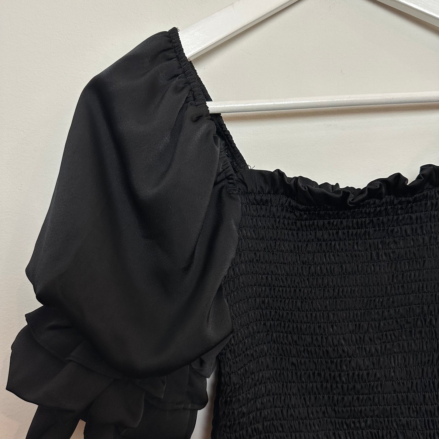 DO+BE Black Satin Top Smocked Puff Sleeve Cropped Small