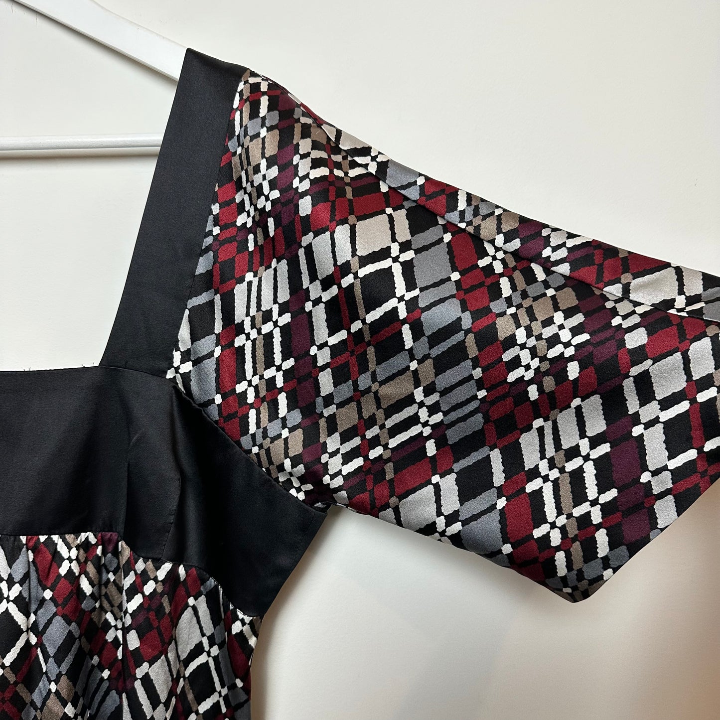 Y2K Trina Turk Silk Dress Geometric Patterned Red Black Grey Kimono Babydoll 12