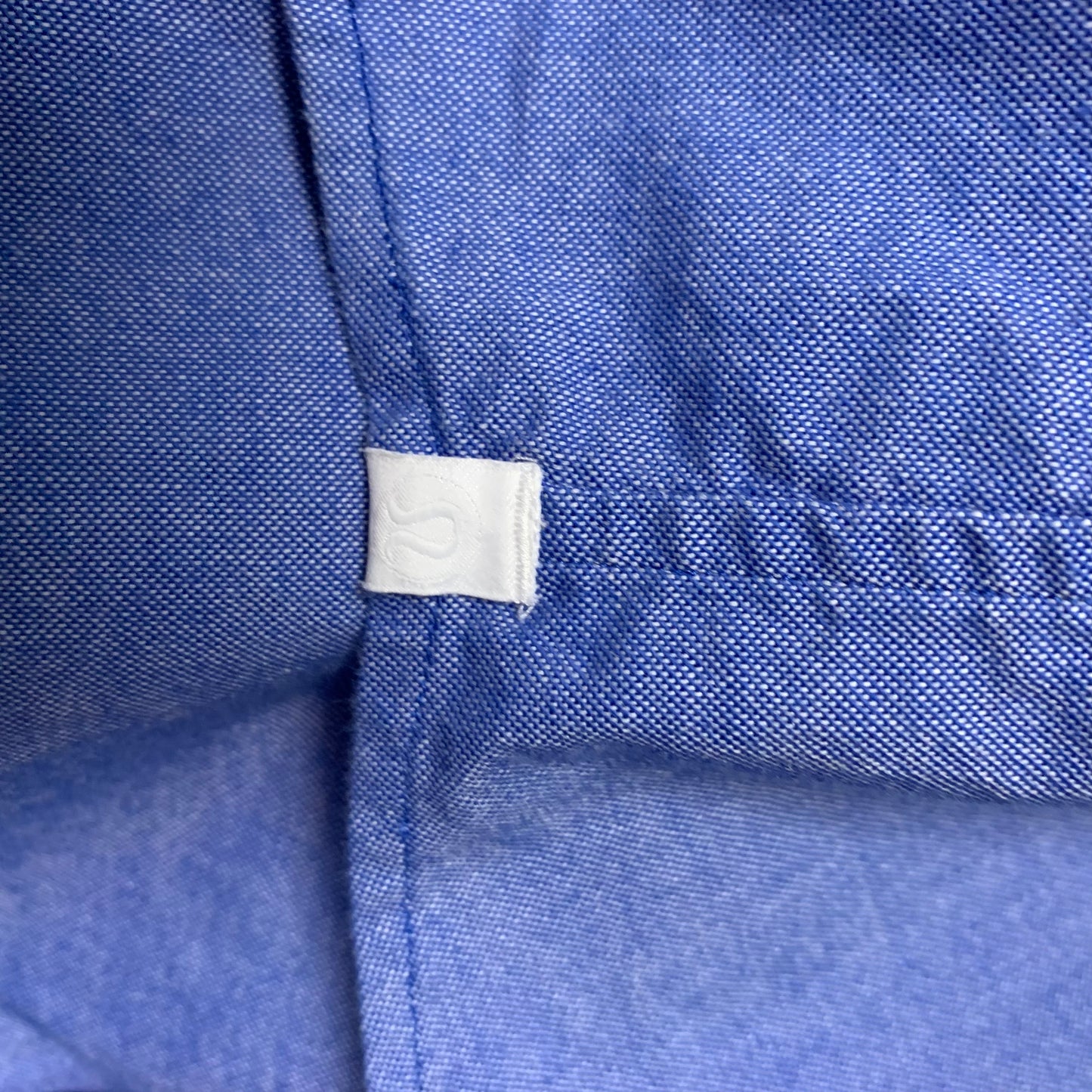 Lululemon All Town Buttondown Harbor Blue Chambray Button Down Collared Shirt