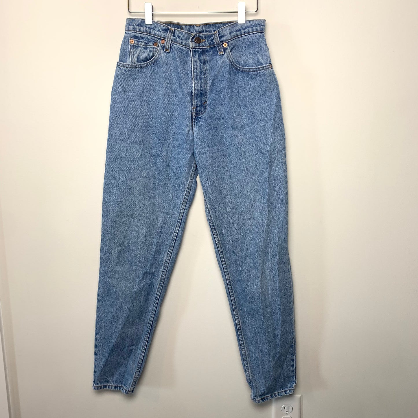 Vintage Levi's 550 Relaxed Fit Tapered Leg High Rise Straight 9 28”