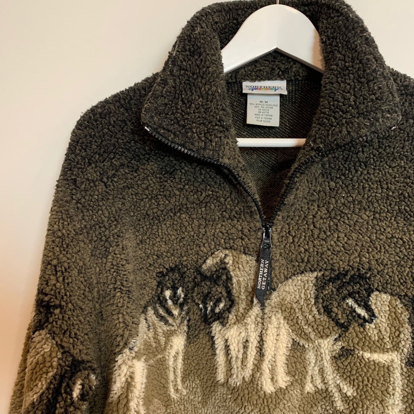 Vintage 90s Northern Getaway Wolf Fleece Pullover Medium