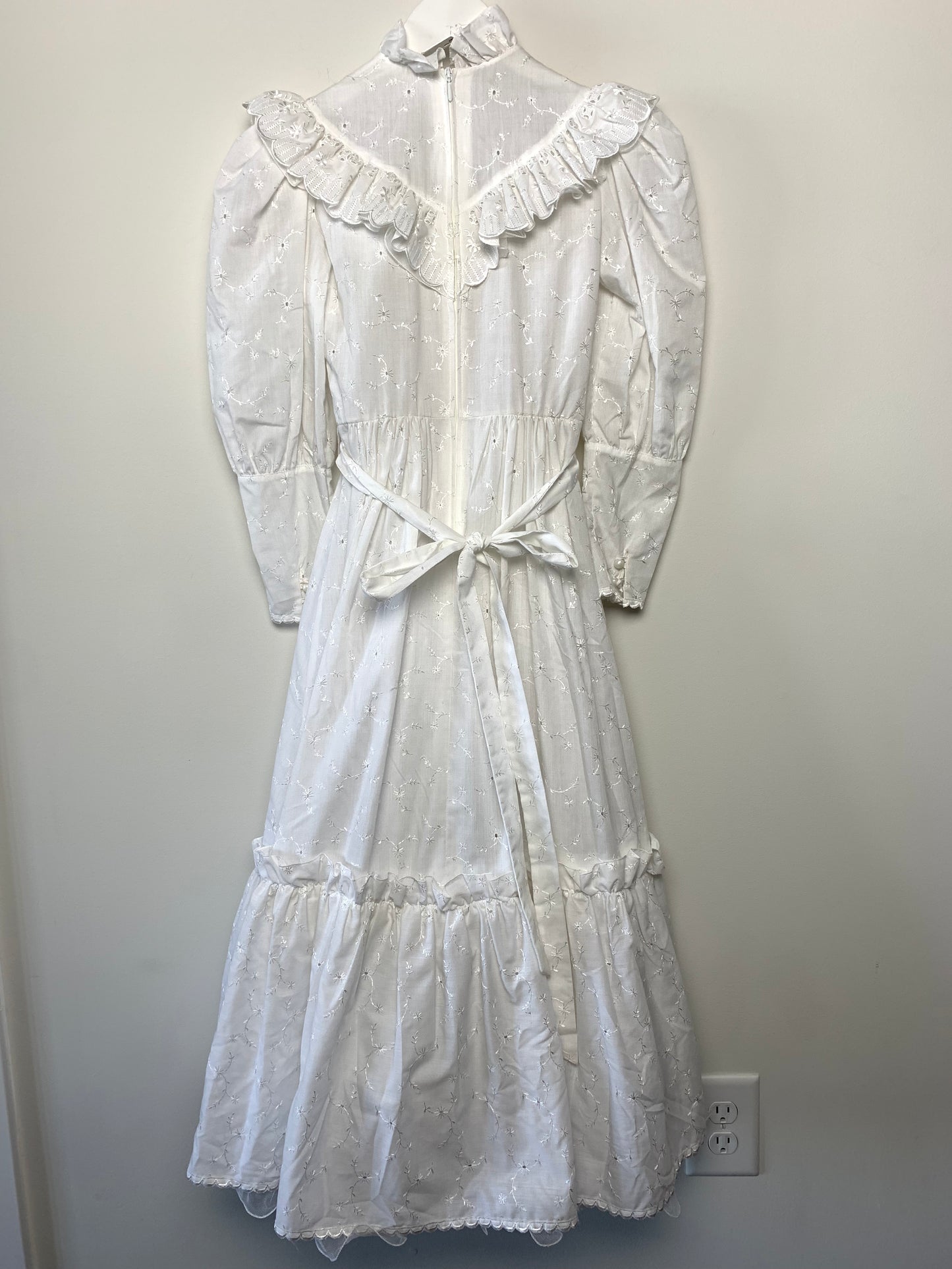 1970s Carho White Lace Midi Dress Made in West Germany XXS Gunne Sax Style