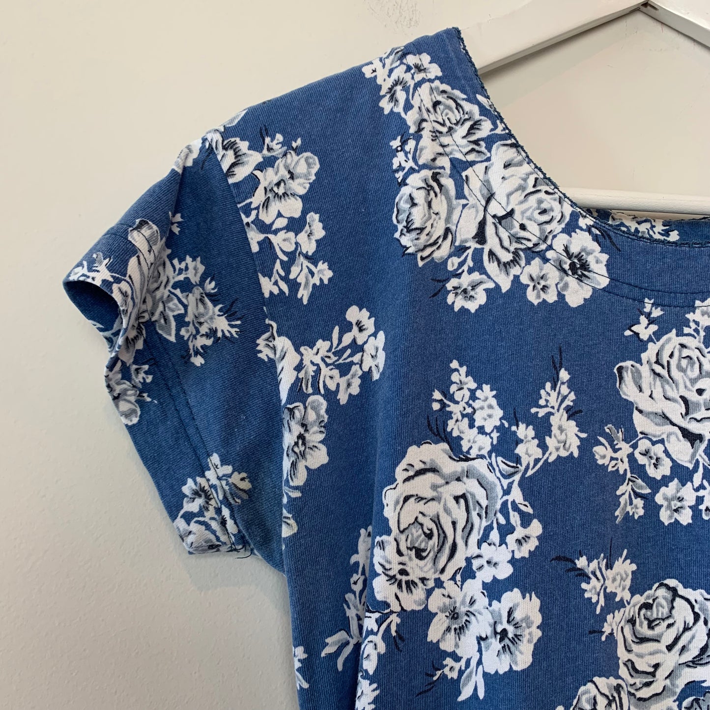 Vintage 1980s Erika Floral Dress Blue and White Midi Medium Cotton
