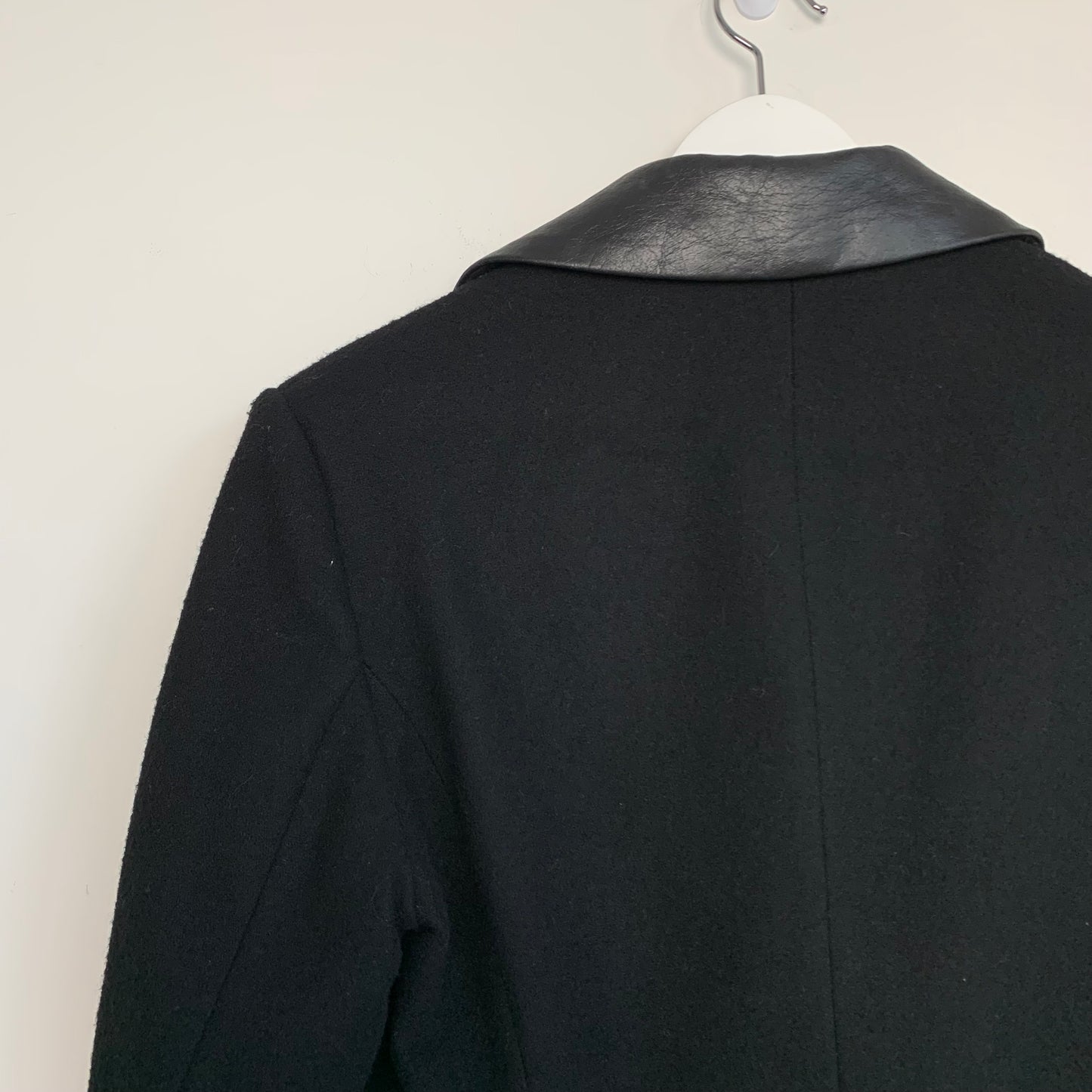 90s Braebrook Black Cropped Blazer Jacket Coat with Leather Collar and Trim Size Small