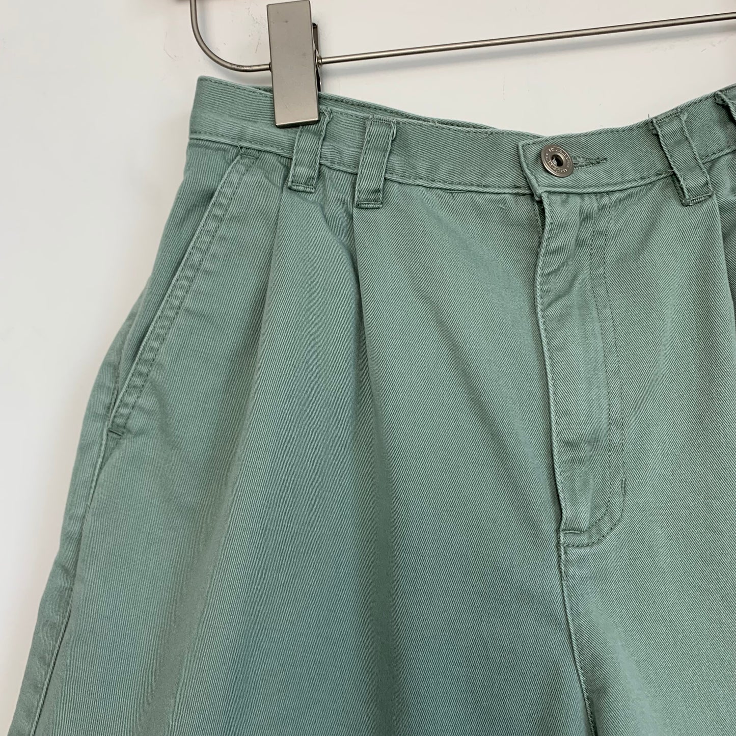 90s Liz Claiborne Green High Rise Trouser Shorts Pleated Front Cotton 26”
