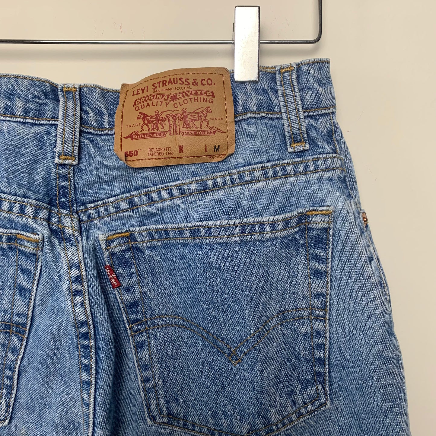 Vintage Levi's 550 Relaxed Fit Tapered Leg High Rise Straight 9 28”