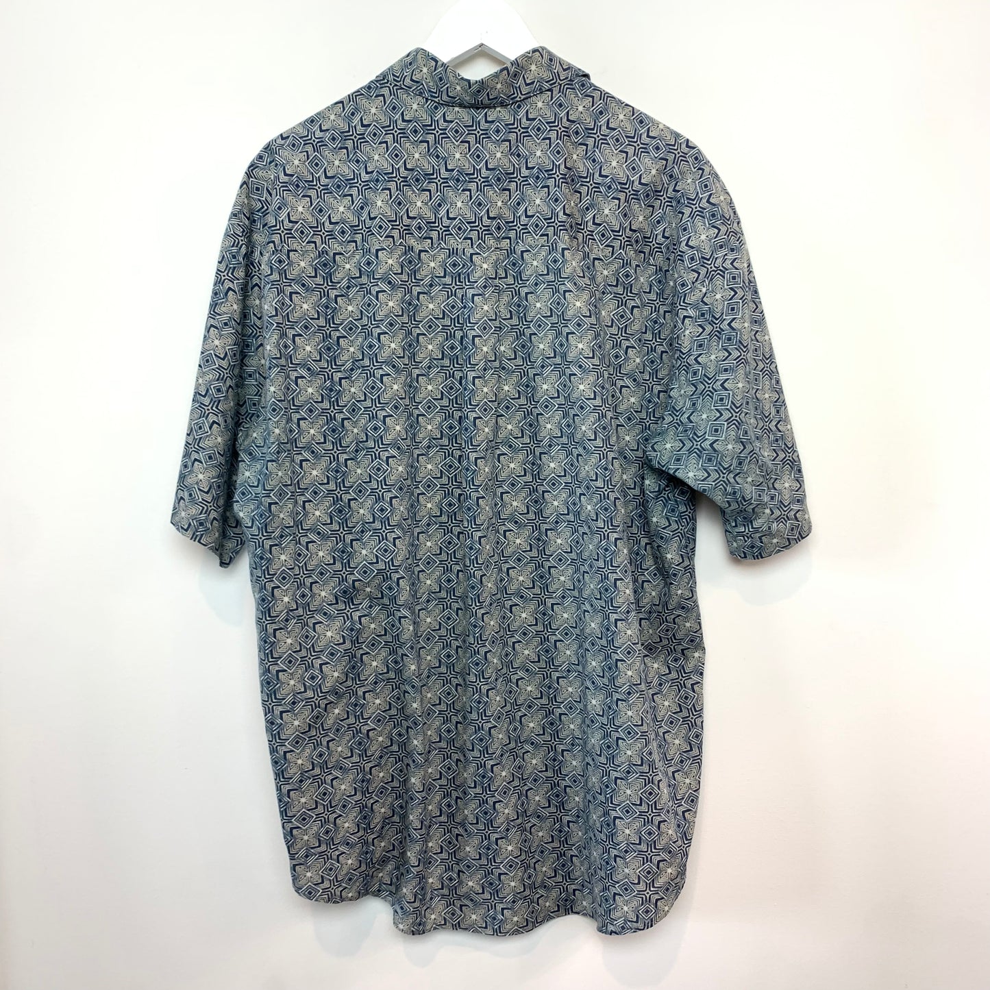 Vintage 90s Van Heusen Pattern Short Sleeve Button Down Collared Shirt Large