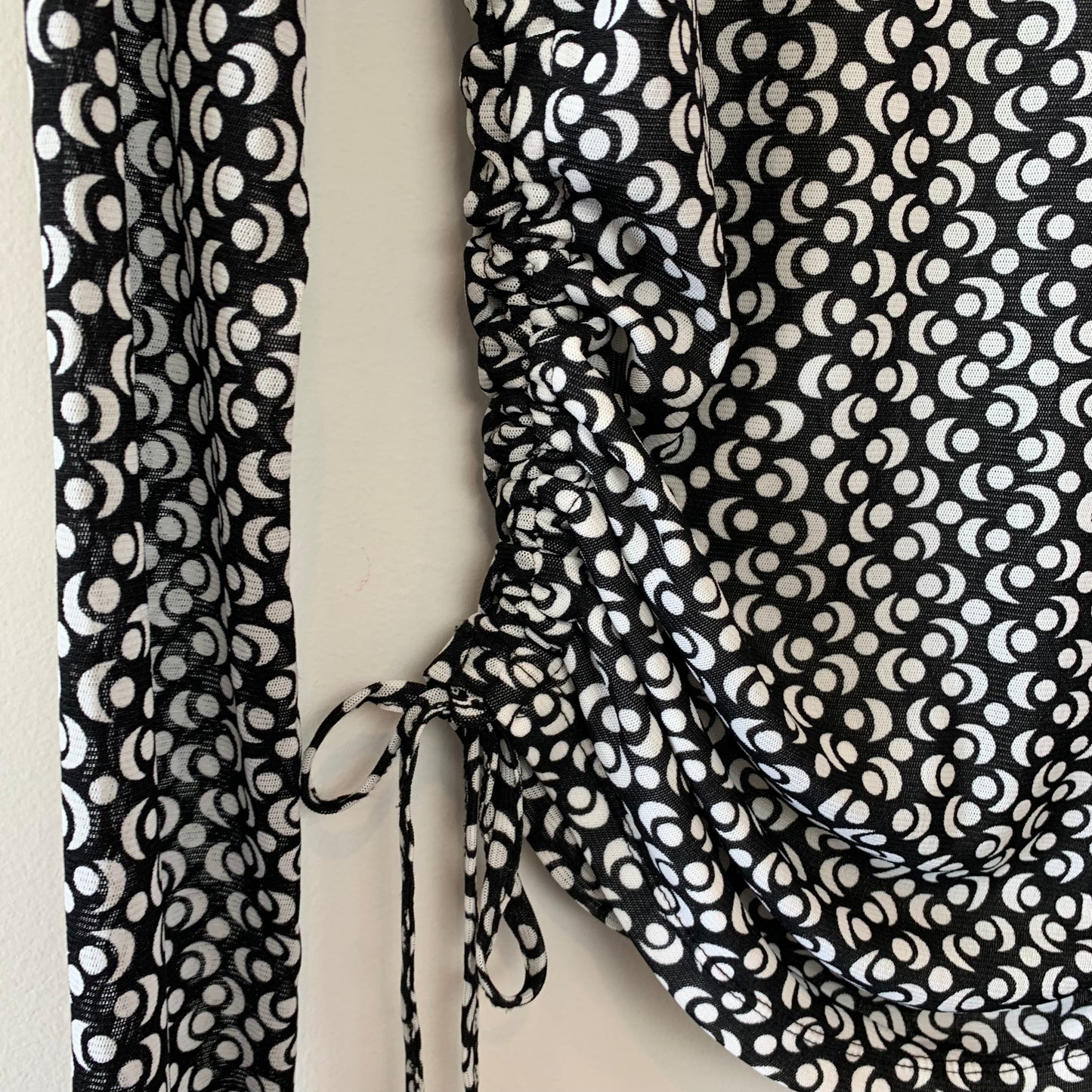 Y2K Kenneth Cole Sheer Mesh Crop Top Long Sleeve Large Black and White Geometric Print