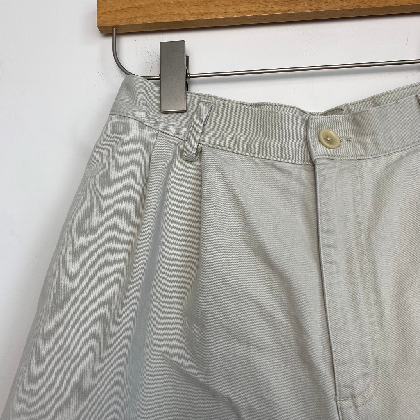 90s High Rise Khaki Trouser Shorts with Pleated Front Cotton 26”